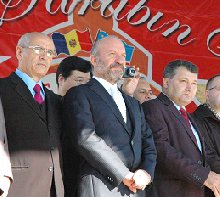 На центральной площади города Комрат<br>прошел фестиваль «День Вина 2010»
